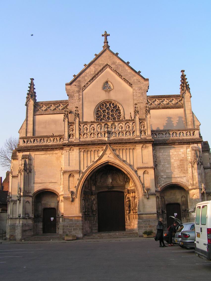 FRANCE SOMME DOULLENS EGLISE NOTRE DAME